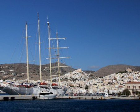 Самоубиец стресна наш волейболен тим преди важен мач