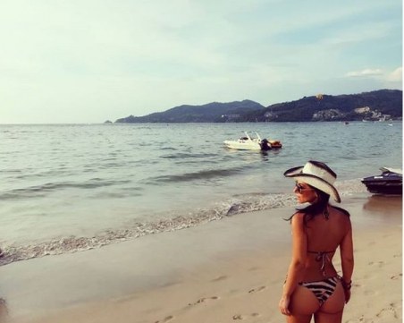 Теди Кацарова публикува горещи снимки от Пукет СНИМКИ