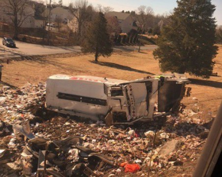 Влак, пълен с политици, се блъсна в камион, има загинал СНИМКА
