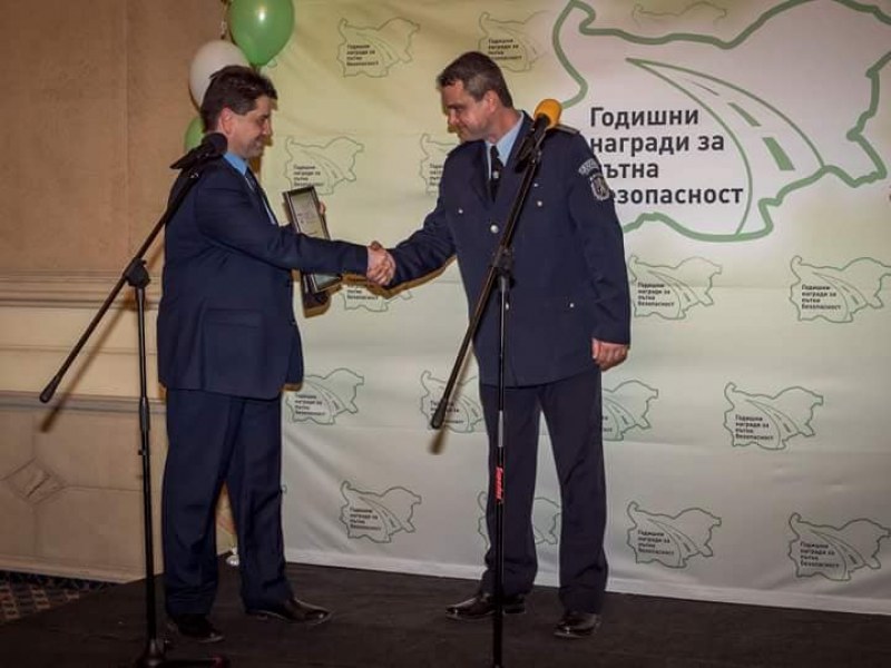 Пловдивският пътен полицай Ботьо Гиргинов с приз за активна работа