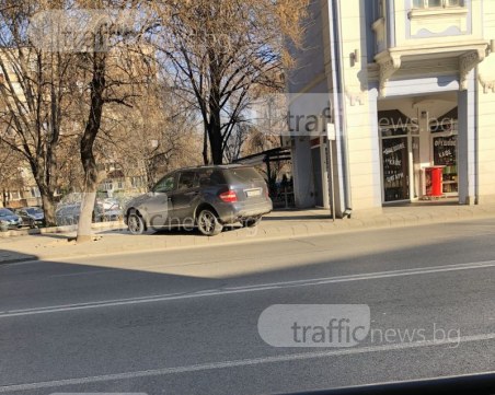 Ето така се паркира на булевард 
