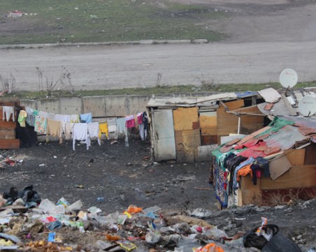 Дете, издирвано в Полша, бе открито в наше ромско гето