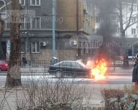 Ето как изгоря БМВ-то в центъра на Пловдив ВИДЕО