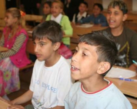 Край на изцяло ромските паралелки! Повече няма да се допускат в училищата