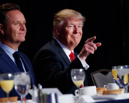 Кметът Иван Тотев тръгва за Вашингтон, Тръмп го чака за закуска