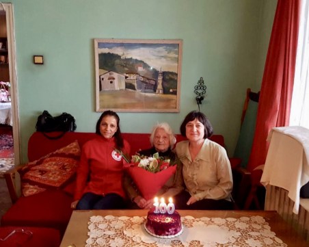 Пловдивчанка празнува 100-годишен юбилей СНИМКИ