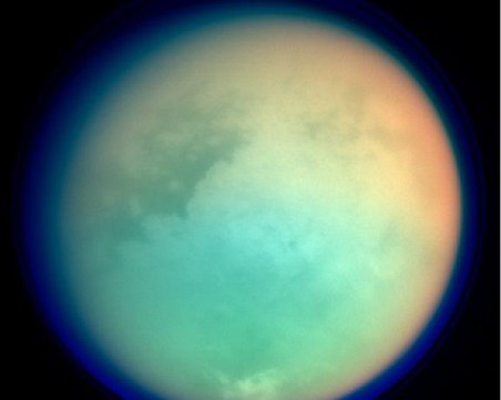 Учени откриха следи от живот на спътник на Сатурн