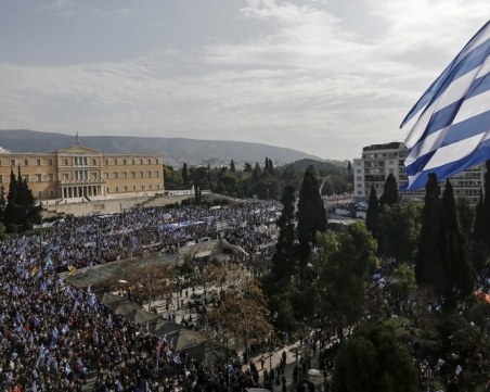 Заради името на Македония: Стотици хиляди на протест ВИДЕО