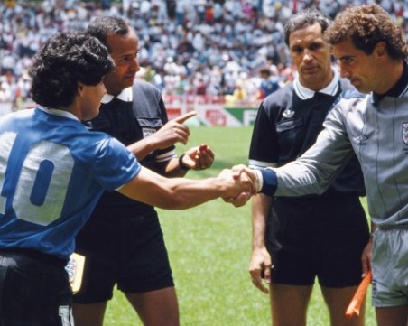 Божията ръка отново събира легендите Марадона и Шилтън ВИДЕО