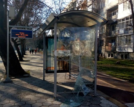 Бронирани стъкла, камери на всеки ъгъл, строги наказания… Как да спрем вандалите в Пловдив? СНИМКИ