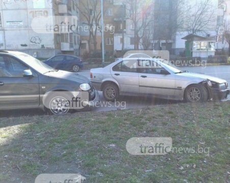 Катастрофа в Тракия! БМВ отнесе джип, водачът си взе номера и избяга СНИМКА