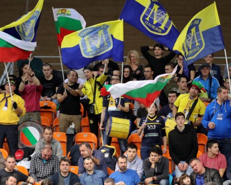 Марица кани феновете на открита тренировка и заснемане на клип