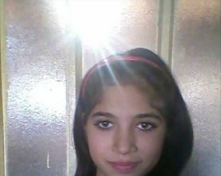 Мъж продава дъщеря си за... булка