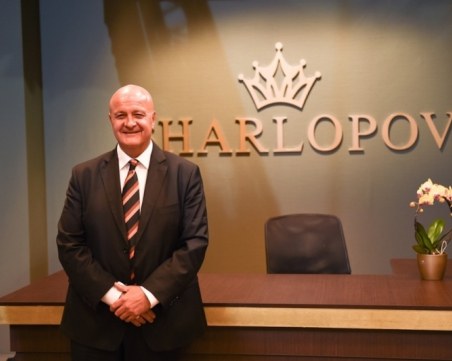 Поклонението пред Стефан Шарлопов ще е в четвъртък