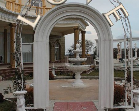 Пожар избухна на сватба! Фойерверки замалко да подпалят сватбен дом край Пловдив