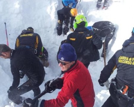 Скиори загинаха при падане на лавина