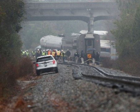 Тежка влакова катастрофа в САЩ! Десетки души са ранени, има и загинали СНИМКИ