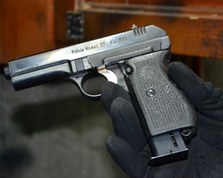 Трафиканти на оръжие бяха задържани в Карлово и София