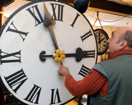 Днес става ясно дали ще отпадне лятното часово време