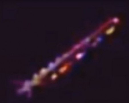 Огромно НЛО засече Международната космическа станция и го засне ВИДЕО