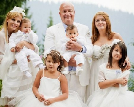 Вдигат църква в памет на Шарлопов