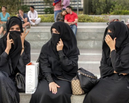 Дания предложи забрана за носене на бурки