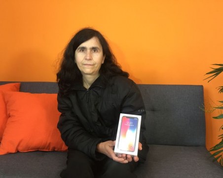 Мечтата на жена се сбъдна и спечели телефона на бъдещето ВИДЕО