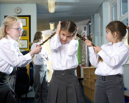 Жестоки ли са децата? Защо пловдивчанка премести дъщеря си в друго училище