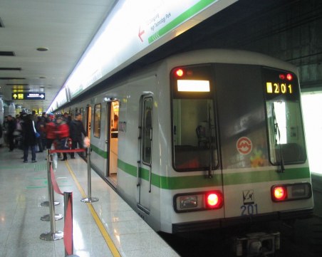 11 души загинаха при срутване на тунел на метро