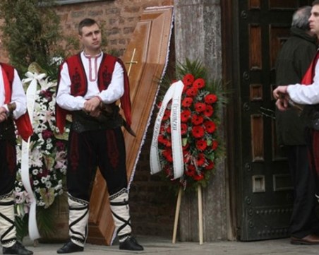 Изпратиха Стефан Шарлопов с 