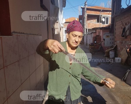 Ромите започнаха сами да бутат къщата с 