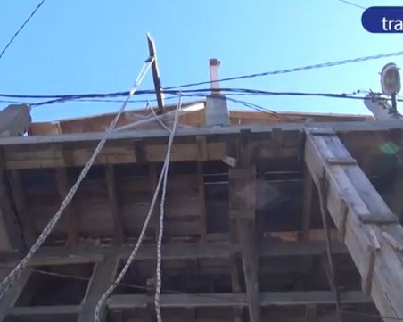 Собствениците на къщата с вградения стълб: Не знаем кой и какво е направил, но Господ гледа ВИДЕО