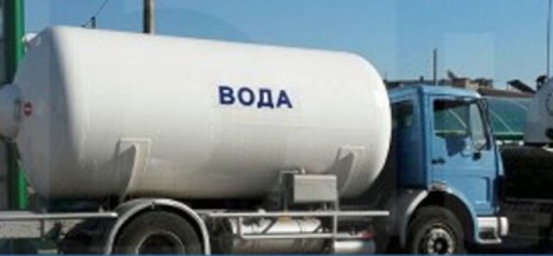 Бензиностанция държи газ в цистерна, маскирана с надпис