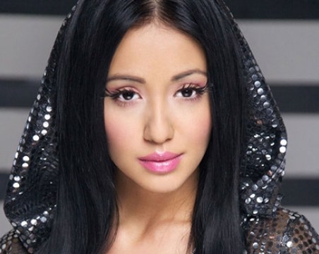 Ани Хоанг взриви Фейсбук! Но не с голите си ц**и, а с... думите под тях СНИМКА