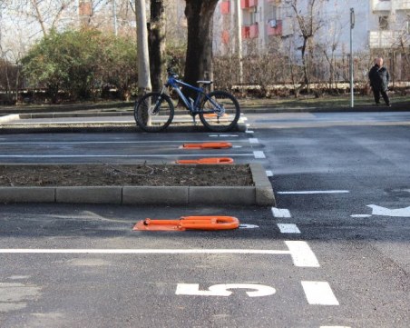 Квартал Смирненски вече си има нов паркинг