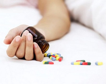 Млада майка не издържа - нагълта се с хапчета