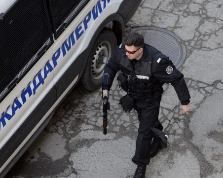 Напрежение в ромската махала в Ихтиман, решават съдбата на арестуваните