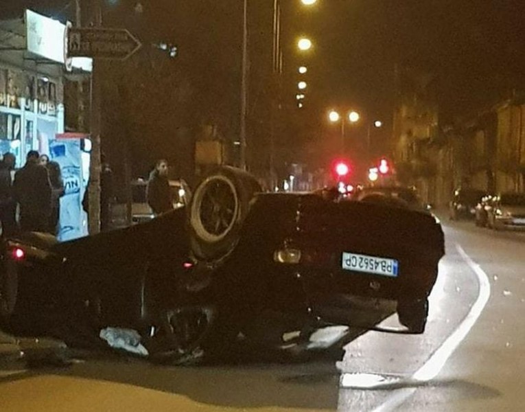 Пловдивска кола по таван, вадят шофьора от смачканото купе