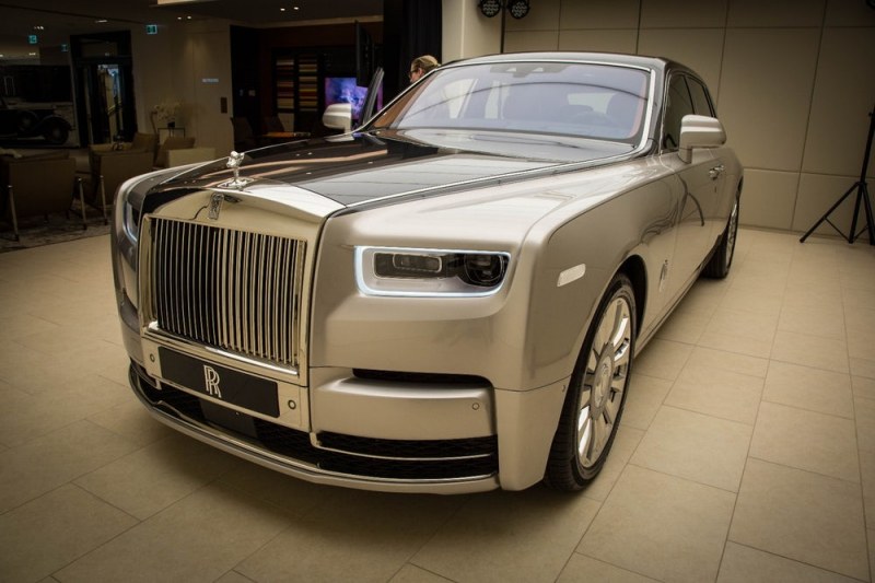 Rolls-Royce вече ще се прави у нас? BMW мести завода си от Великобритания