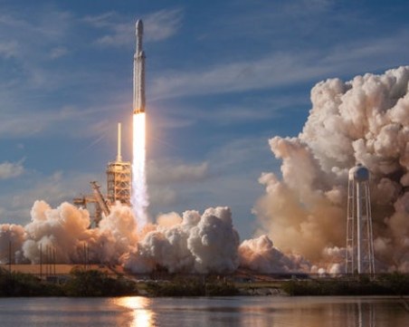 Български астрофизик: До 30 години ще пътуваме евтино до Луната и скъпо до Марс