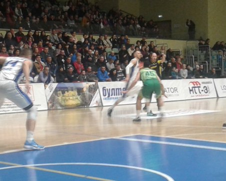 Страхотен Академик Бултекс 99 сложи 32 точки разлика на Берое