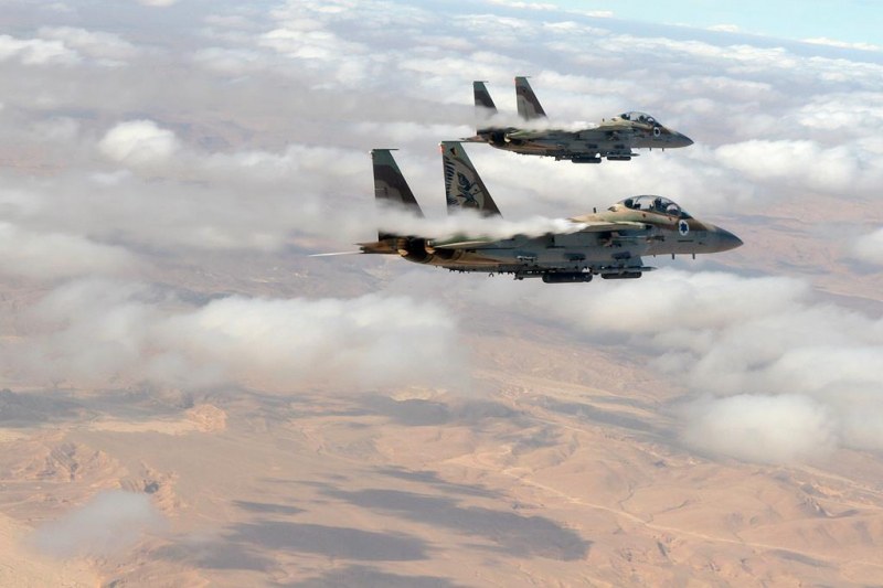 Конфликтът се разраства! Израел нанесе нови удари в Сирия, ПВО свалиха техни изтребители