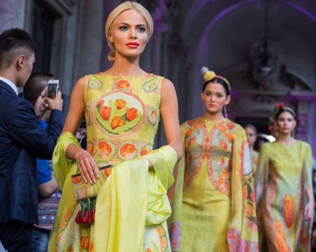 Българка дефилира на Седмицата на модата в Милано СНИМКИ