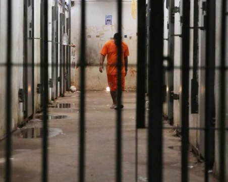 Колко са осъдените на затвор, които се крият?