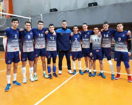 Старшата на ВК Строител пази второто място с 3:0 срещу Родопа