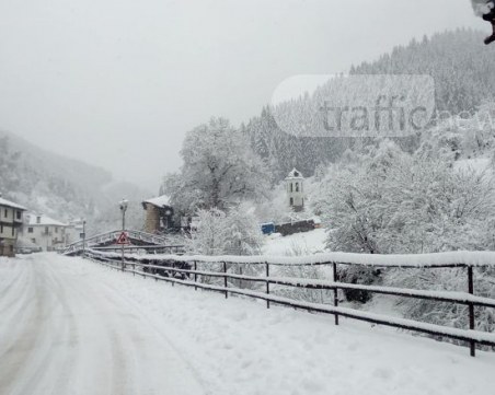 Хиляди души в Смолянско все още са без ток