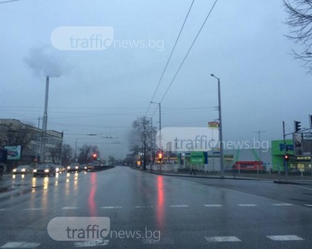 Инциденти се разминават на косъм на Кукленско шосе! Шофьори минават масово на червено СНИМКИ