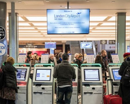Летище Лондон Сити ще възобнови работа чак утре