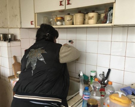 Пловдивчанка и двете й деца остават без покрив, дължат 390 лева на Жилфонд