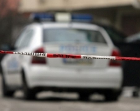 Мъж преби 17-годишната си бременната съпруга! Тя и бебето са в тежко състояние